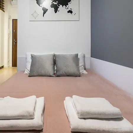 Topolowa Apartment, Next To Main Station Krakau
