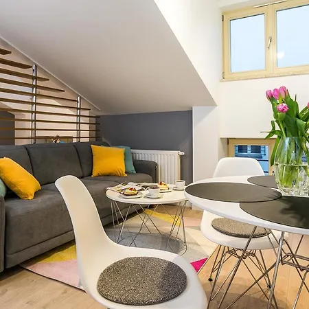 Topolowa Apartment, Next To Main Station アパート